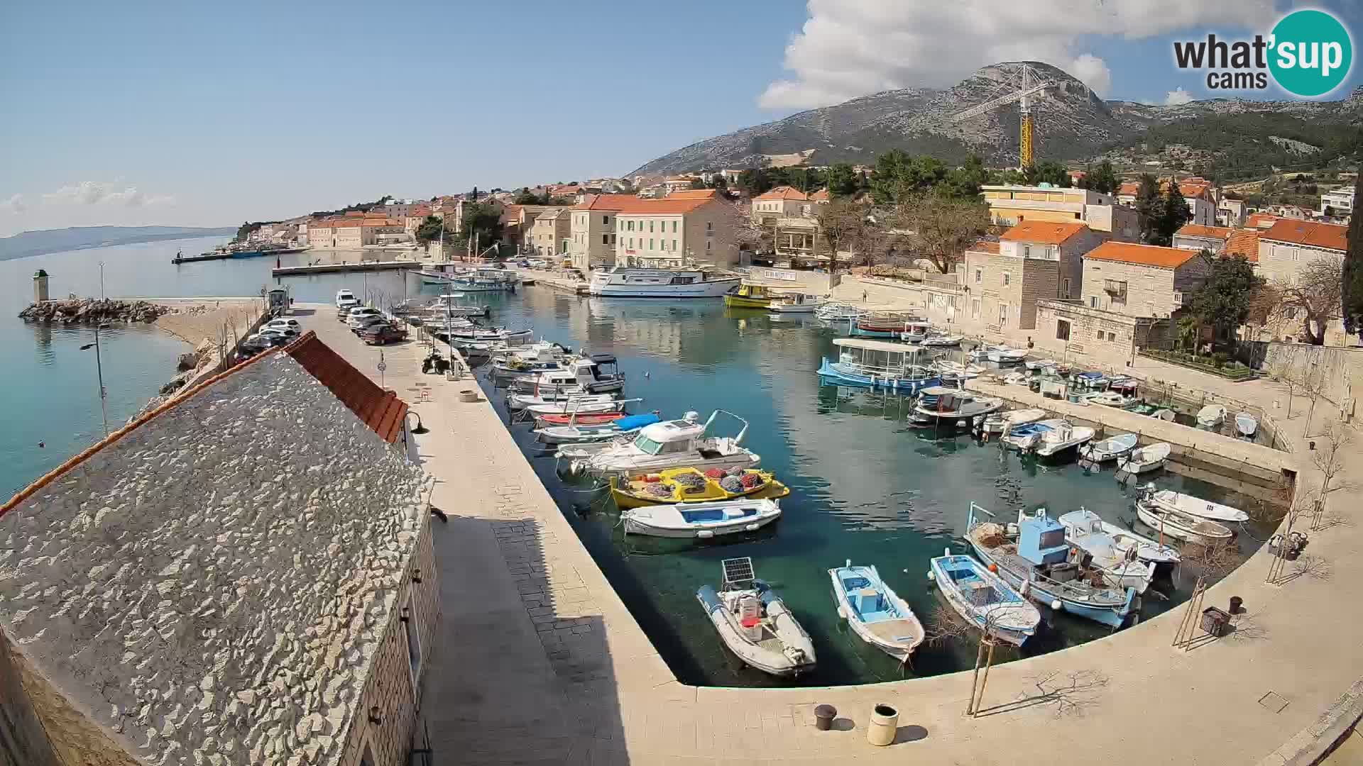 Webcam porto di Bol – Vista live sulla Riva e Marina