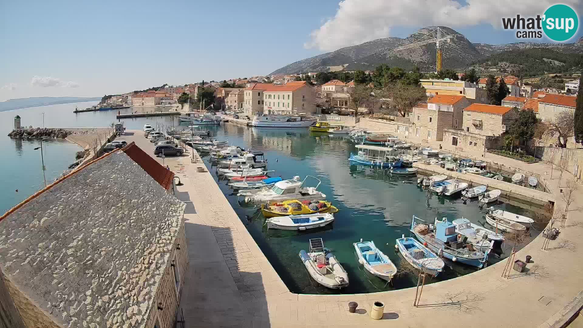 Webcam porto di Bol – Vista live sulla Riva e Marina