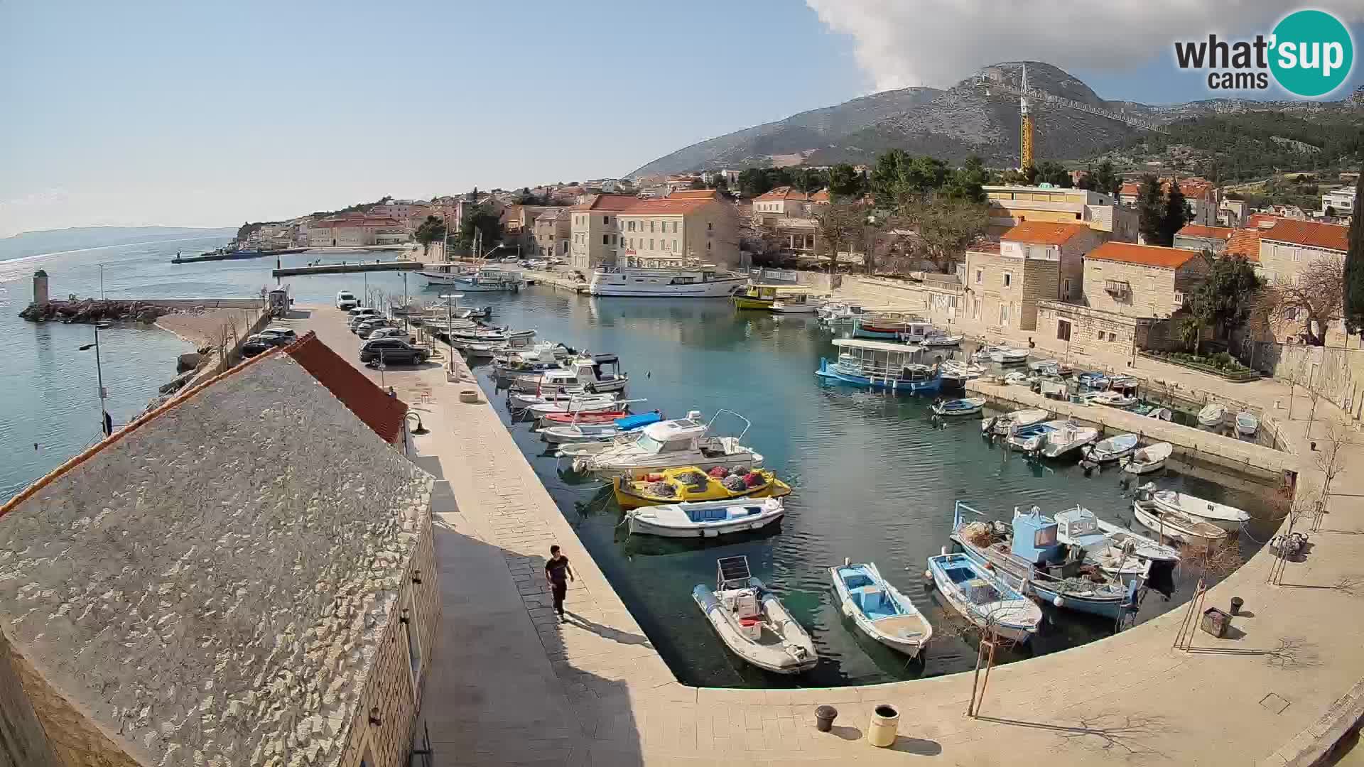 Webcam porto di Bol – Vista live sulla Riva e Marina