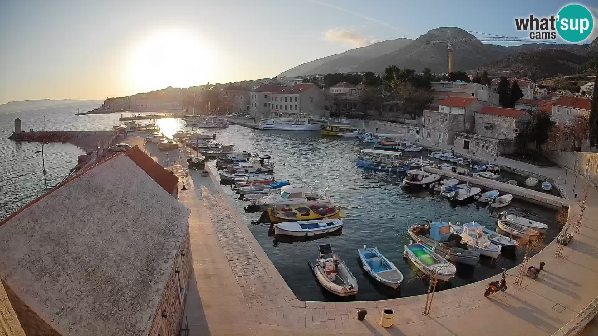 Webcam Bol Harbour – Live View of Bol Riva & Marina