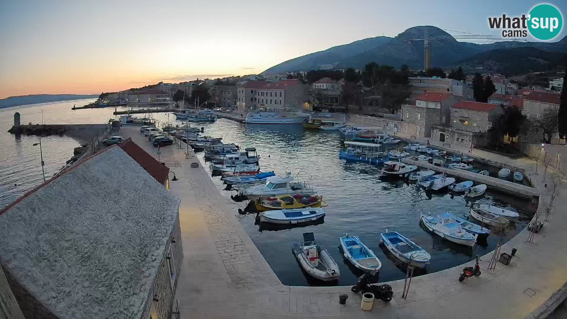 Webcam Bol Hafen – Liveblick auf Bol Riva & Marina