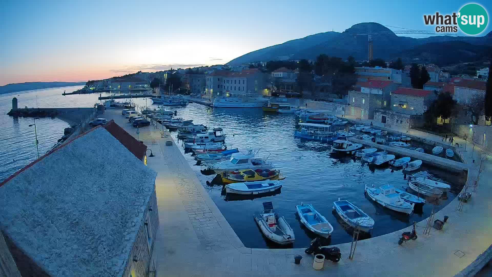 Webcam Bol Harbour – Live View of Bol Riva & Marina