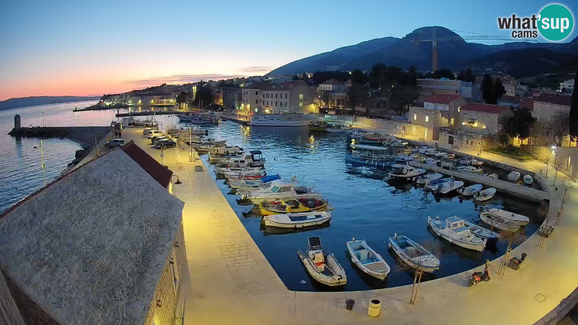 Webcam Bol Hafen – Liveblick auf Bol Riva & Marina