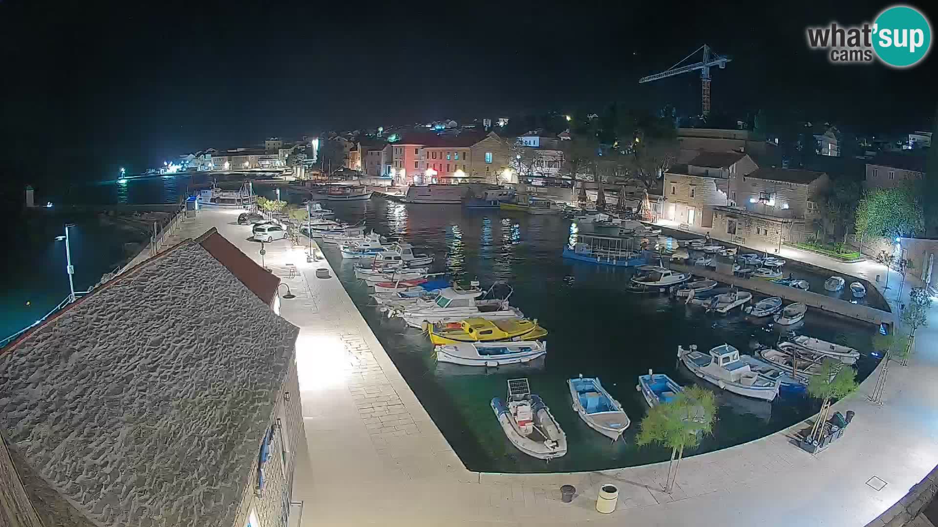 Webcam porto di Bol – Vista live sulla Riva e Marina