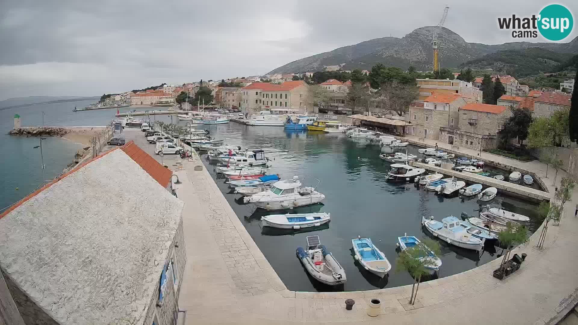 Webcam porto di Bol – Vista live sulla Riva e Marina