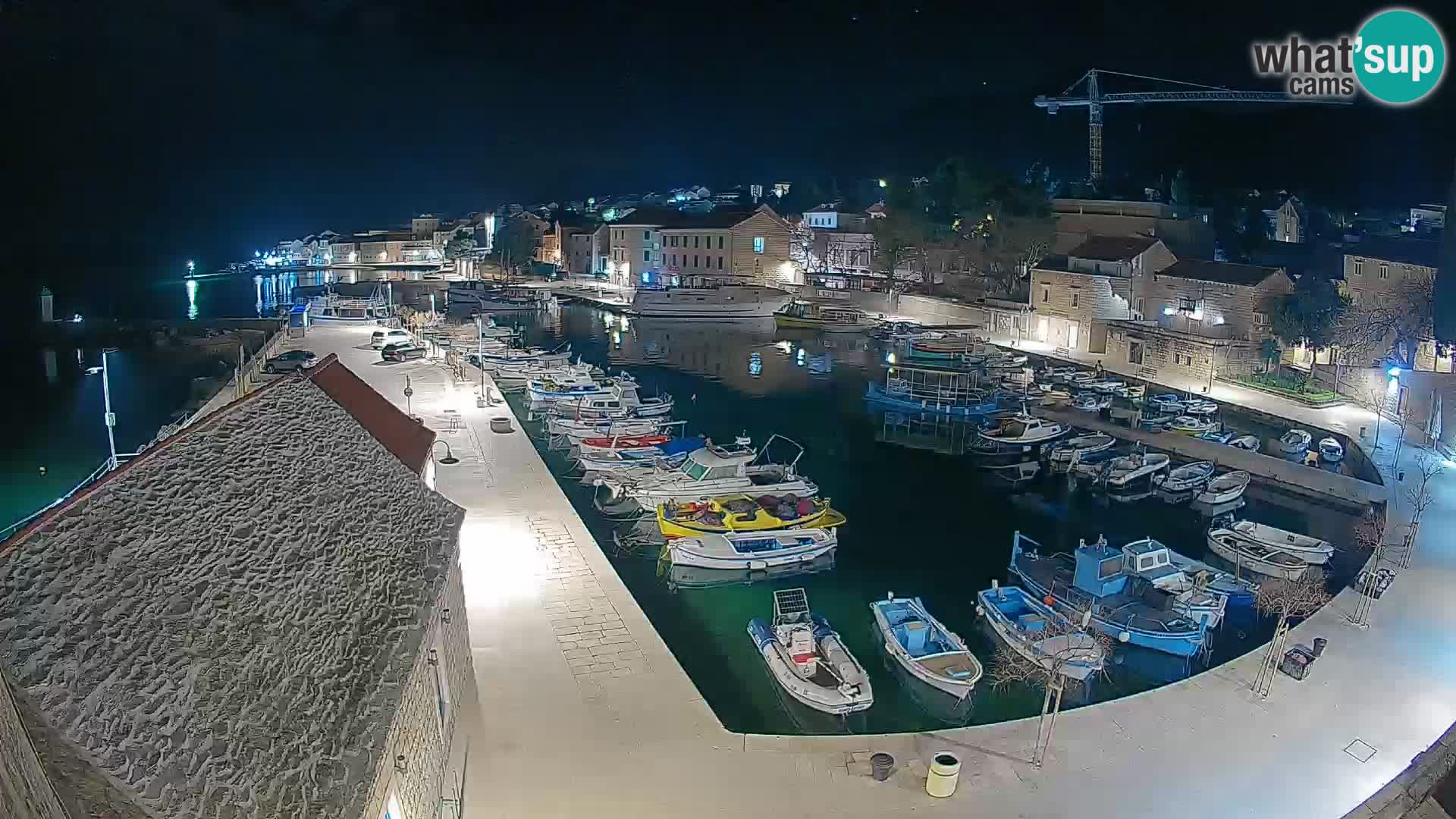 Webcam porto di Bol – Vista live sulla Riva e Marina