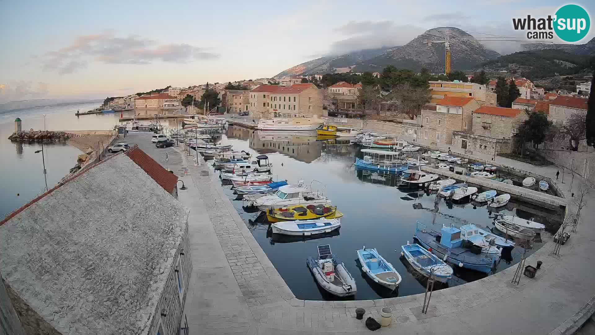Webcam porto di Bol – Vista live sulla Riva e Marina