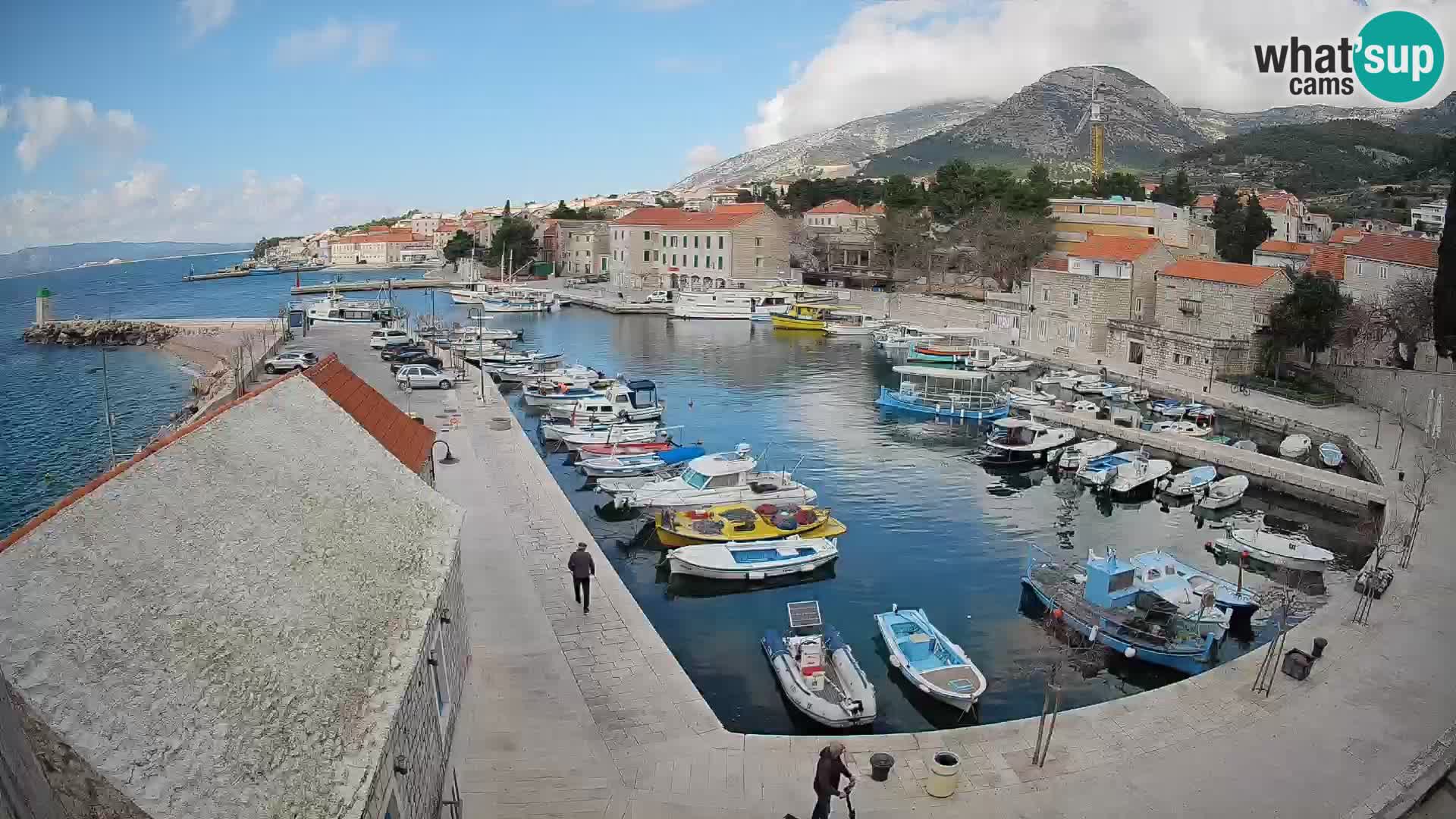 Webcam porto di Bol – Vista live sulla Riva e Marina
