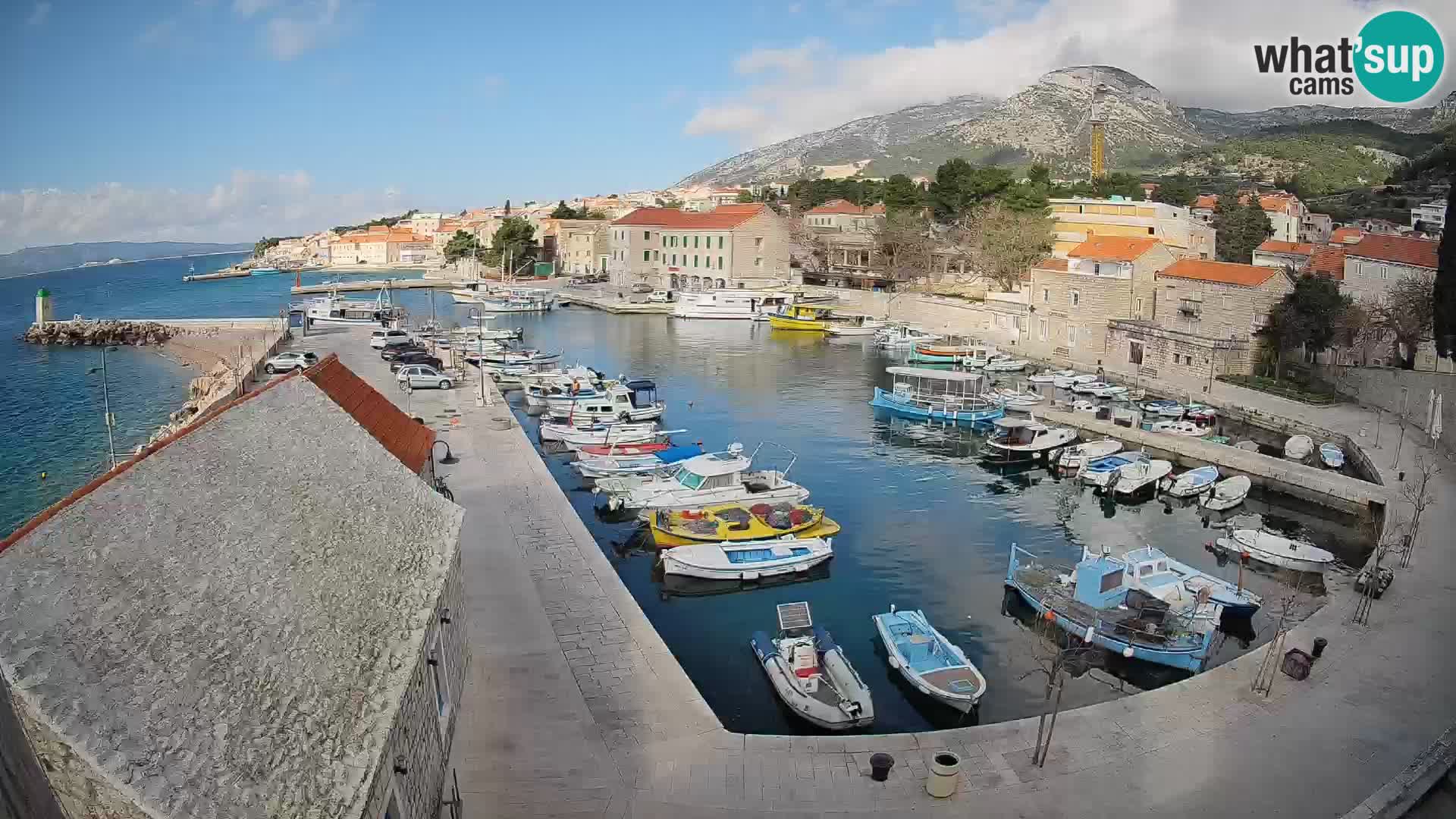 Web kamera Bol Riva – Pogled uživo na luku i marinu