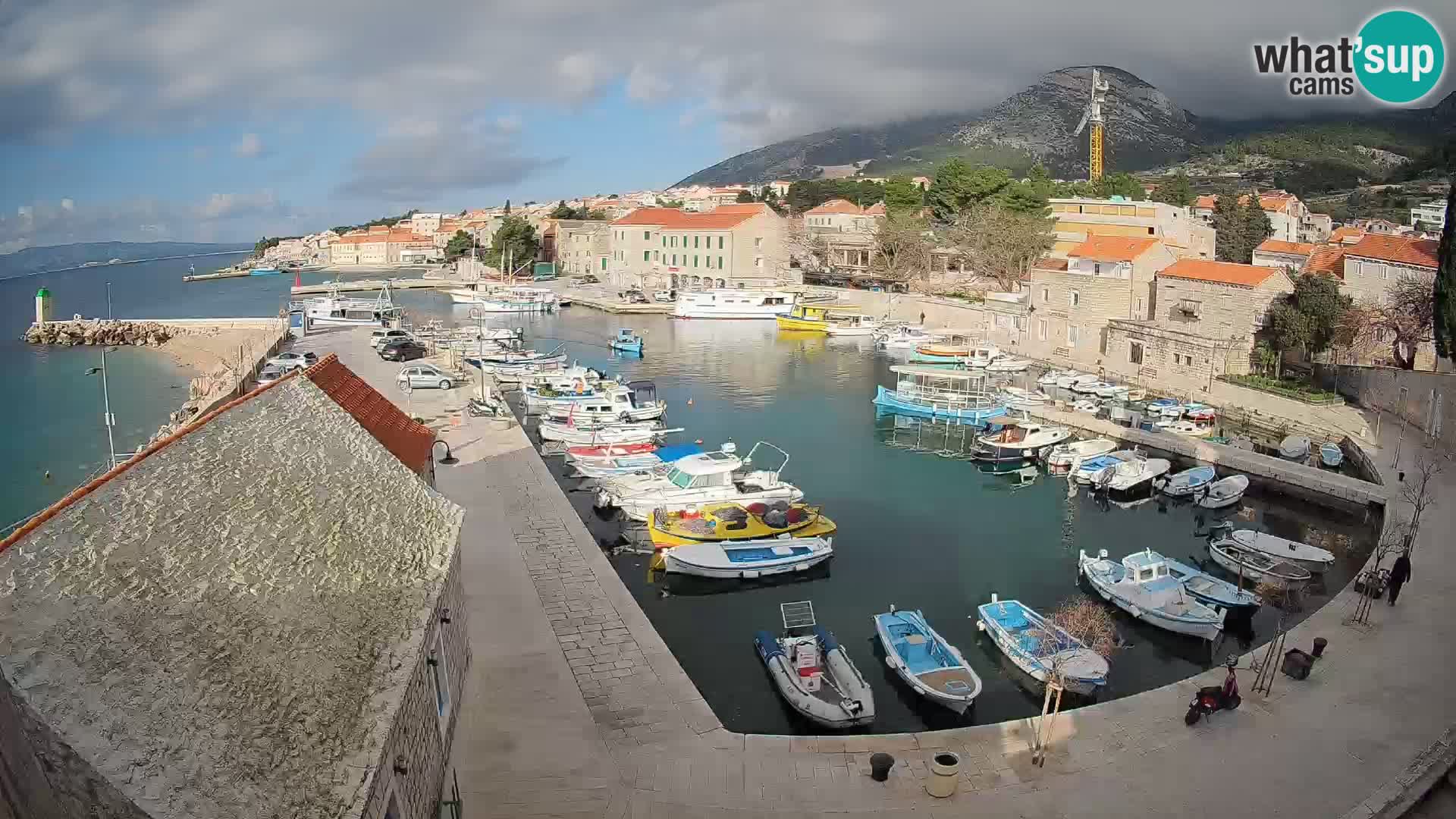 Webcam porto di Bol – Vista live sulla Riva e Marina
