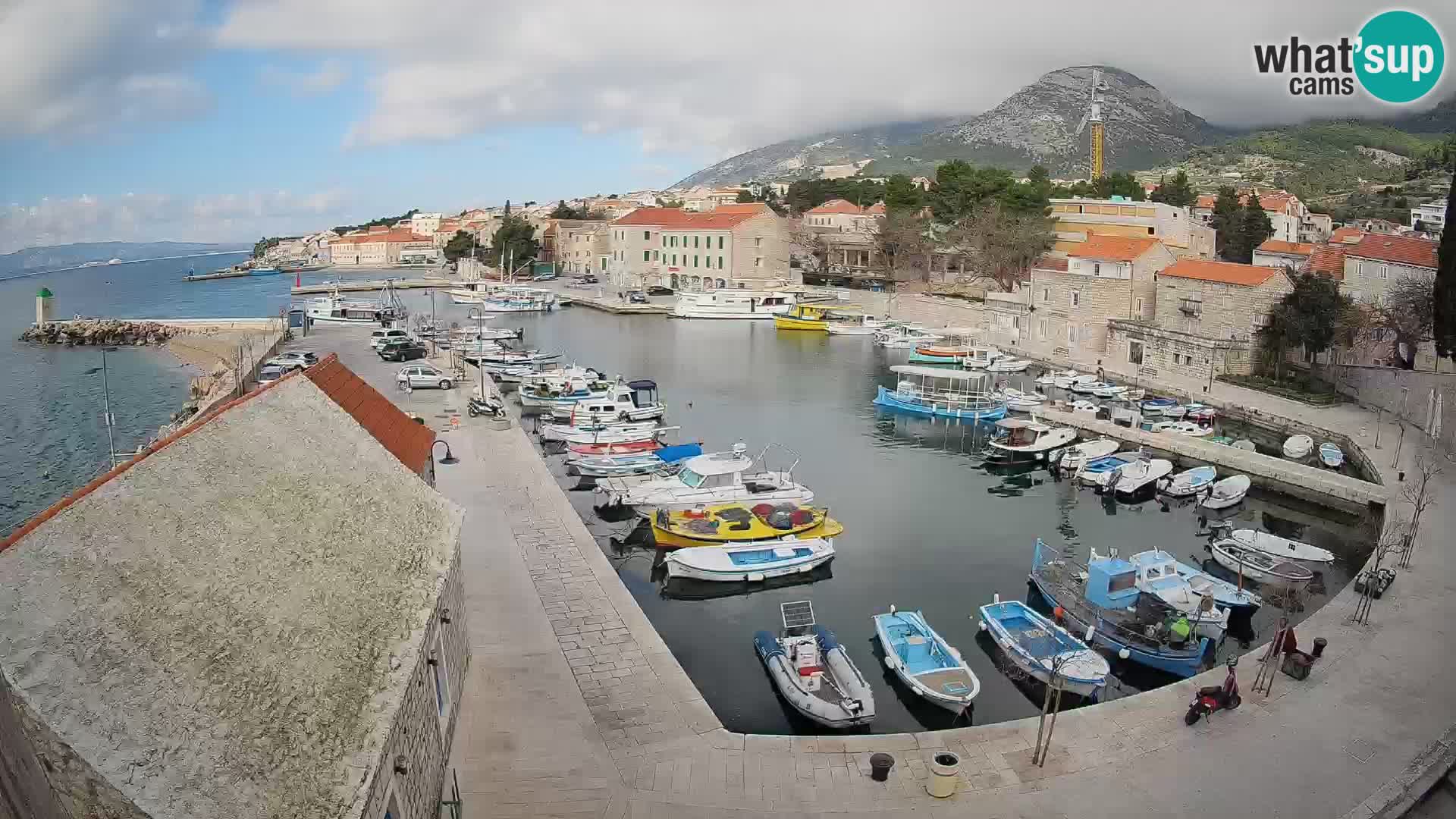 Webcam porto di Bol – Vista live sulla Riva e Marina