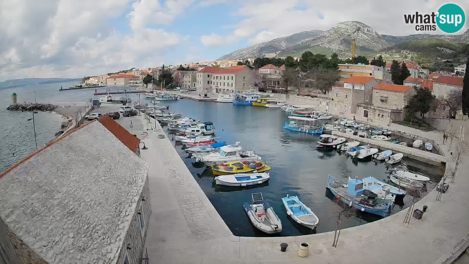 Webcam porto di Bol – Vista live sulla Riva e Marina