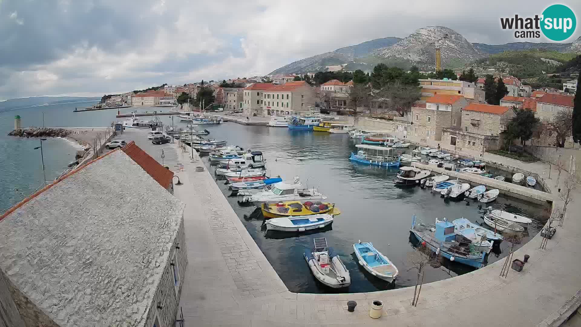Webcam porto di Bol – Vista live sulla Riva e Marina