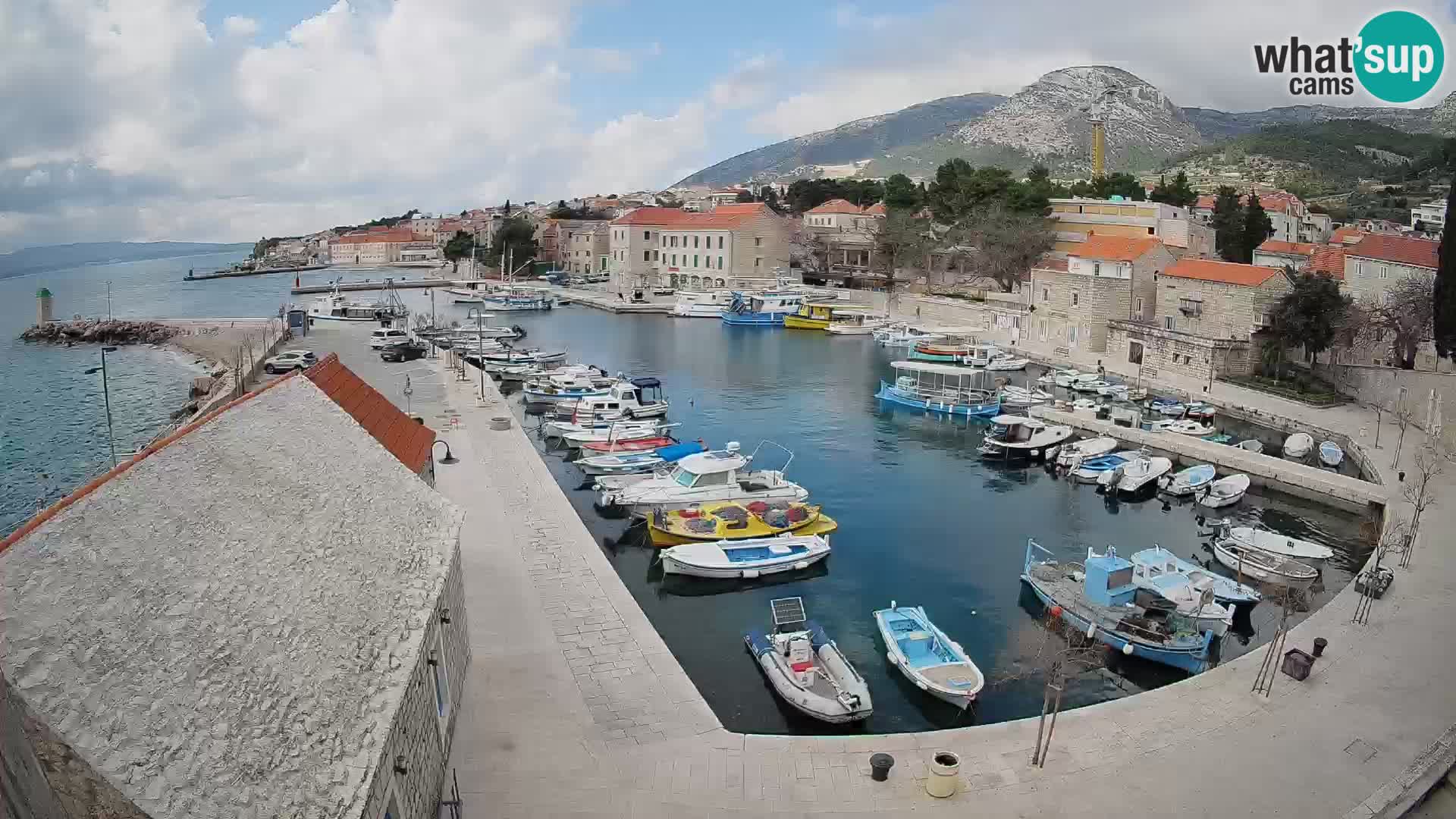 Webcam porto di Bol – Vista live sulla Riva e Marina