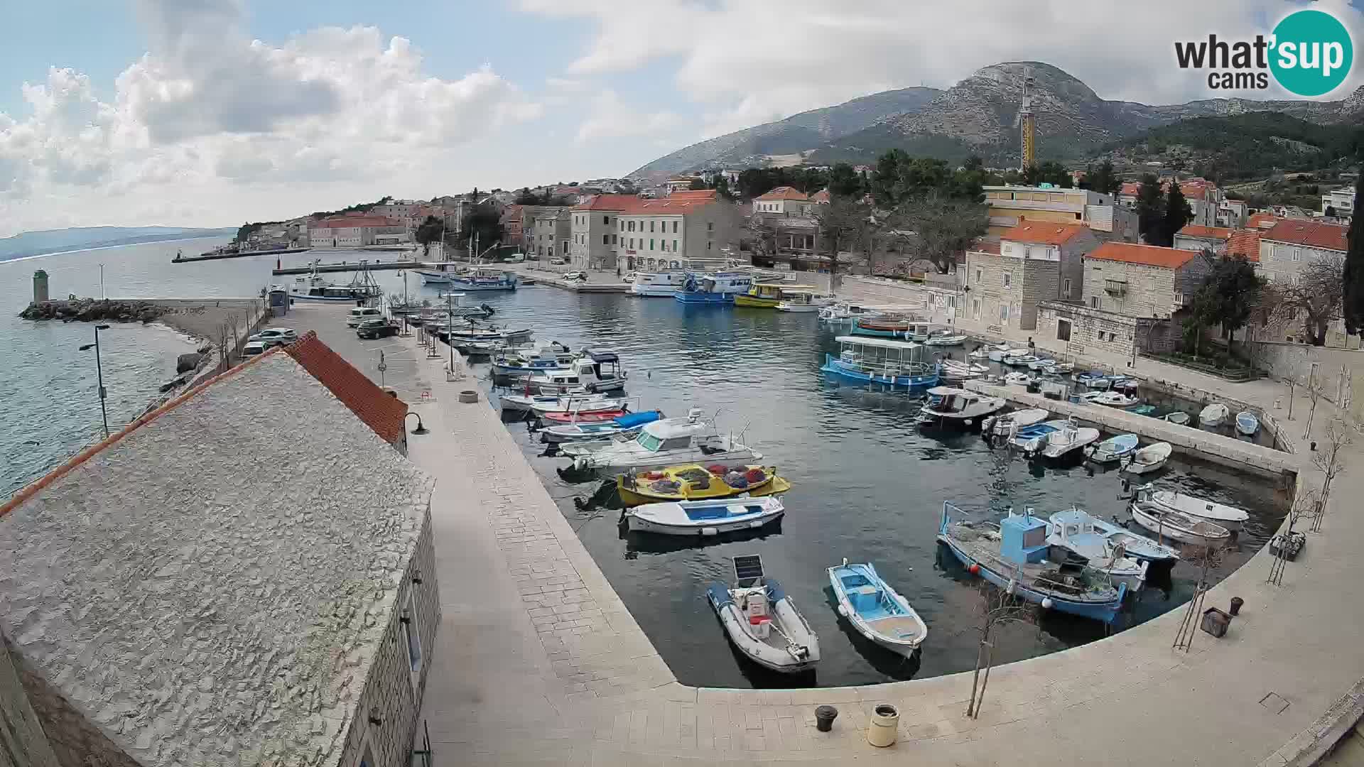 Webcam porto di Bol – Vista live sulla Riva e Marina