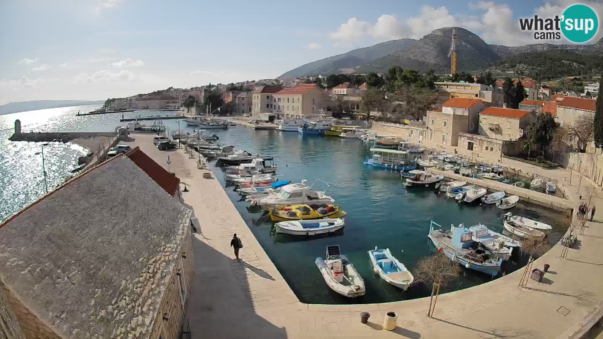 Webcam porto di Bol – Vista live sulla Riva e Marina
