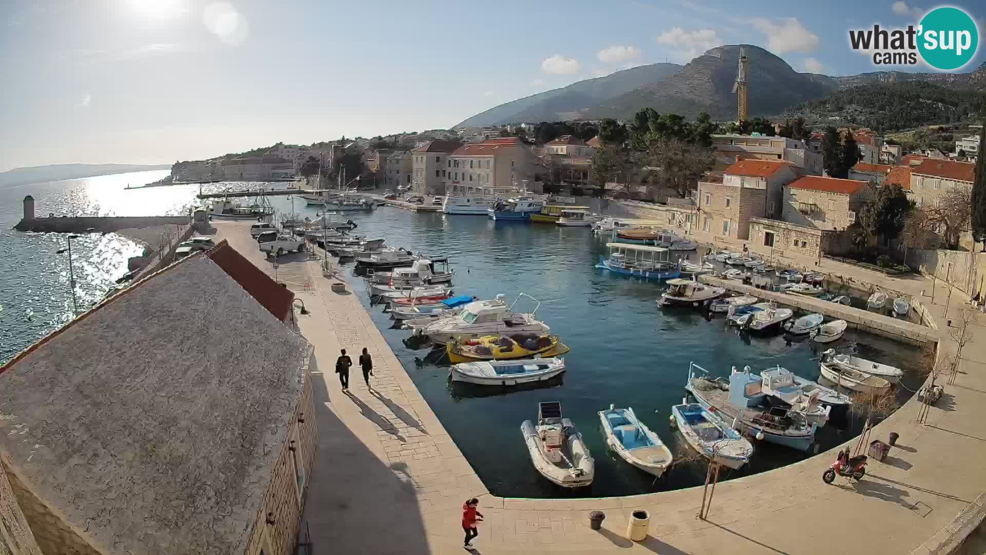 Webcam Bol Harbour – Live View of Bol Riva & Marina