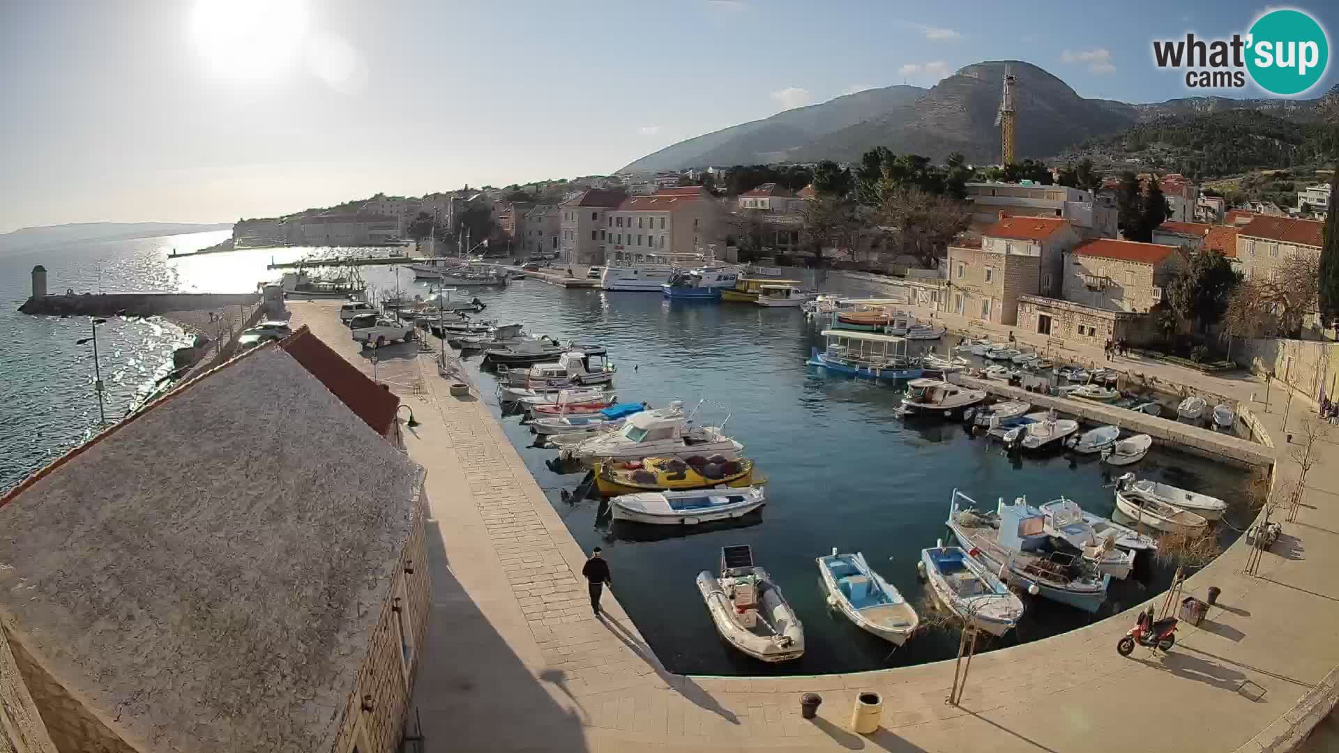 Webcam Bol Hafen – Liveblick auf Bol Riva & Marina