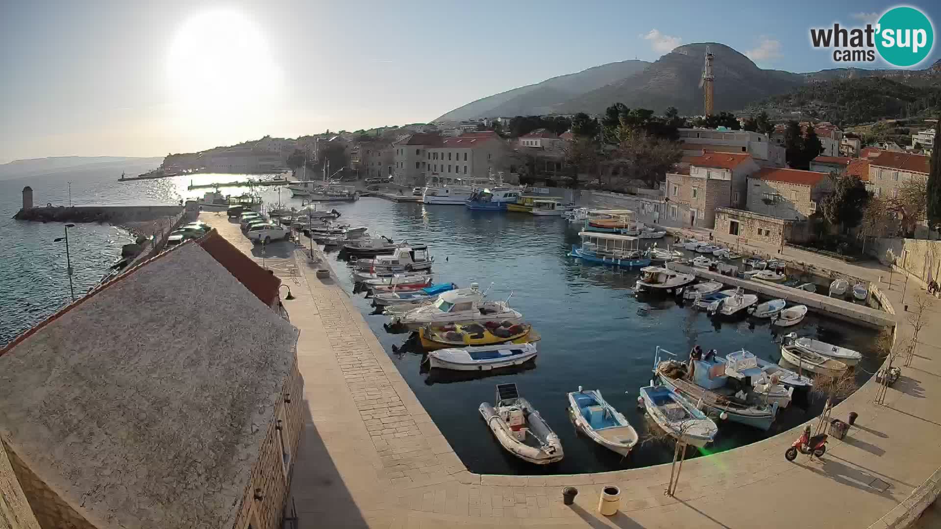 Webcam Bol Hafen – Liveblick auf Bol Riva & Marina