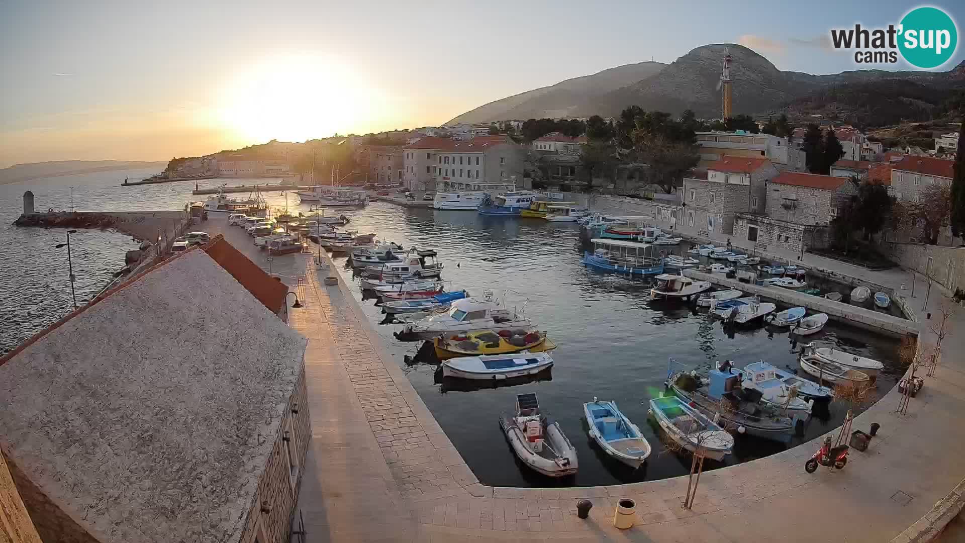 Webcam Bol Hafen – Liveblick auf Bol Riva & Marina