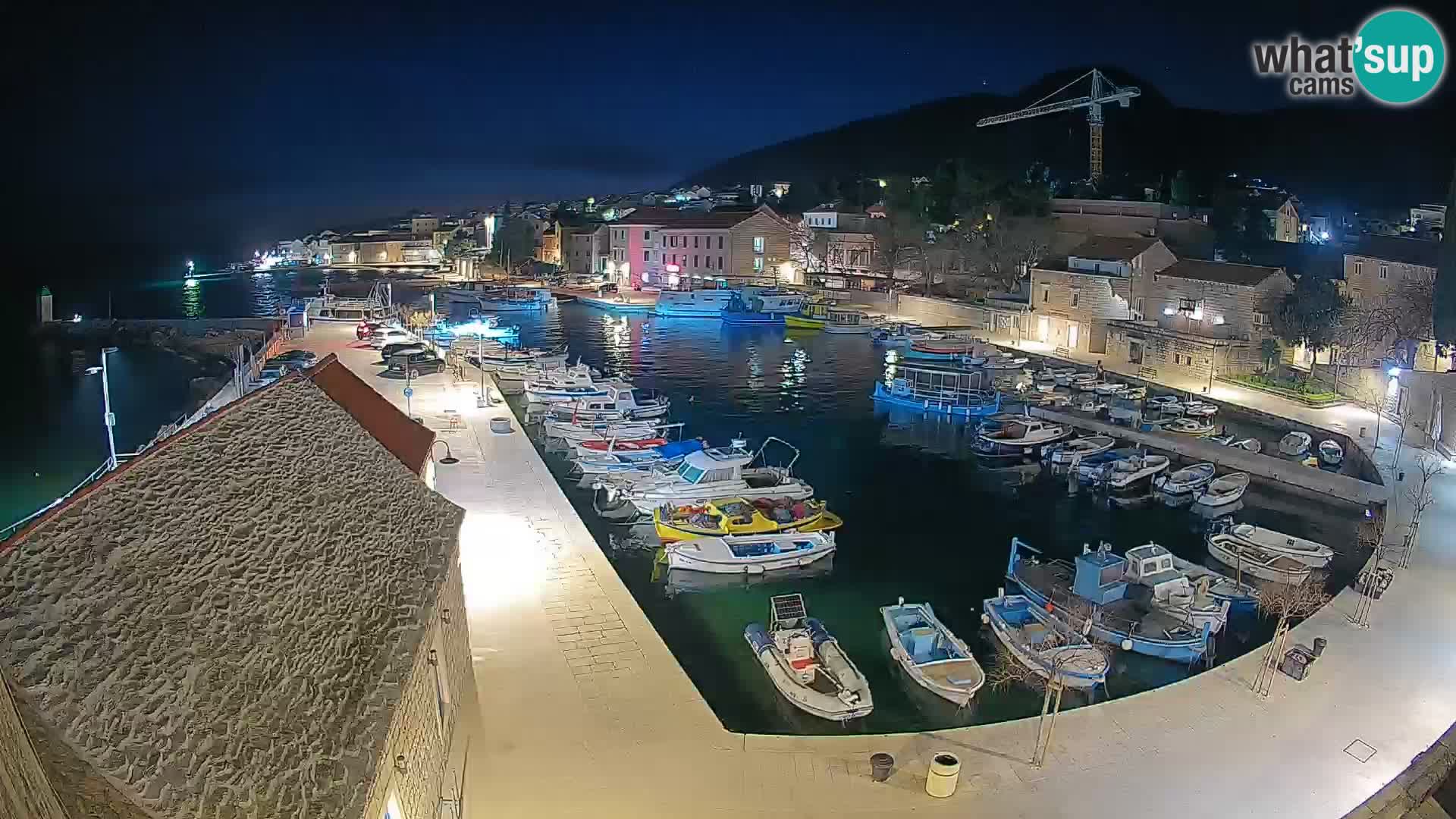 Webcam porto di Bol – Vista live sulla Riva e Marina