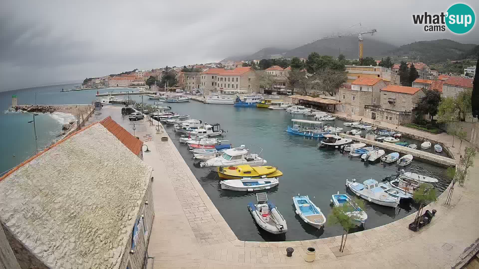 Web kamera Bol Riva – Pogled uživo na luku i marinu