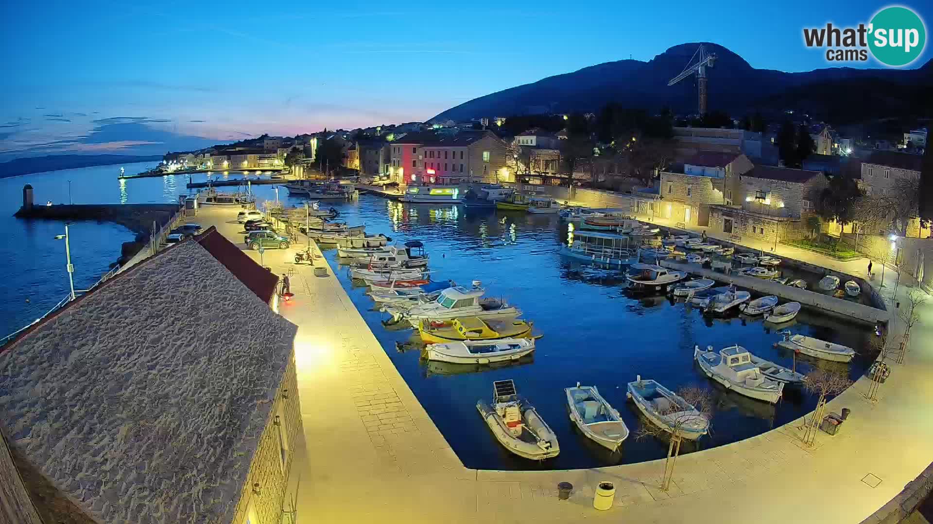 Webcam porto di Bol – Vista live sulla Riva e Marina