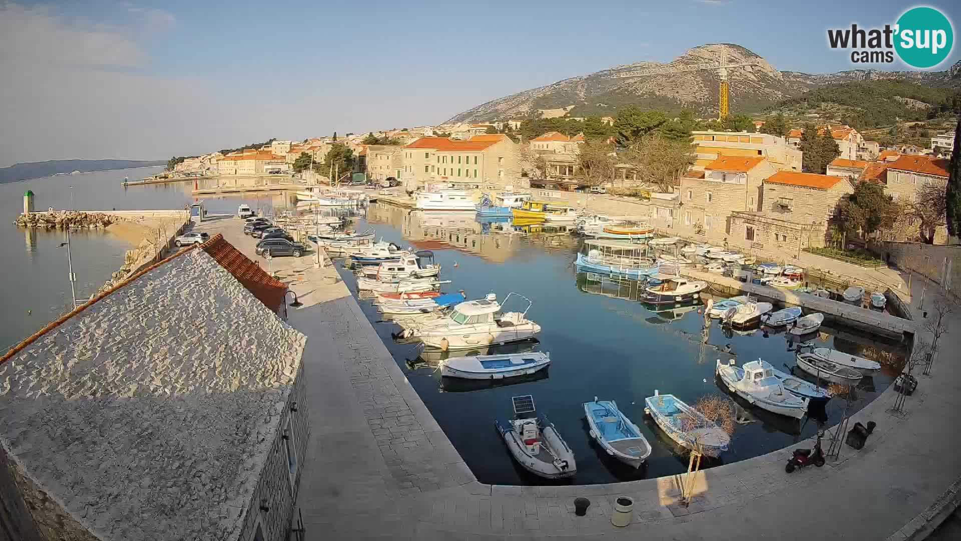 Webcam porto di Bol – Vista live sulla Riva e Marina