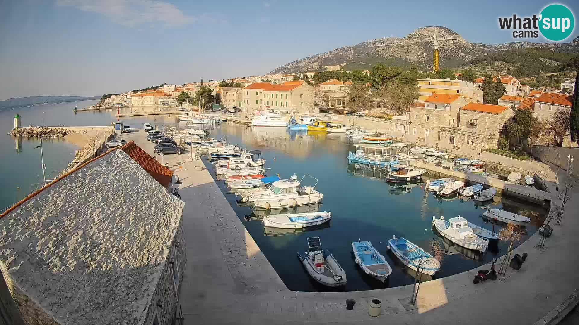 Webcam porto di Bol – Vista live sulla Riva e Marina