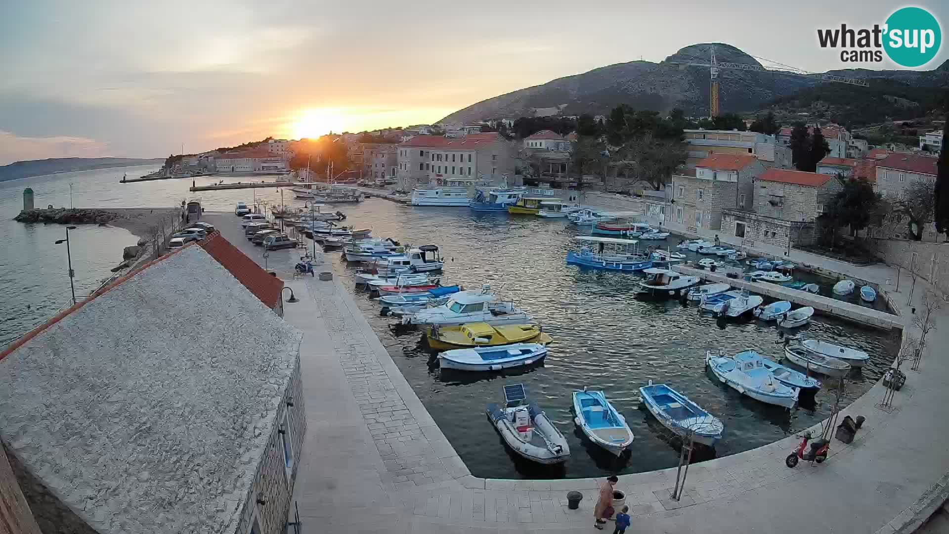 Webcam Bol Hafen – Liveblick auf Bol Riva & Marina