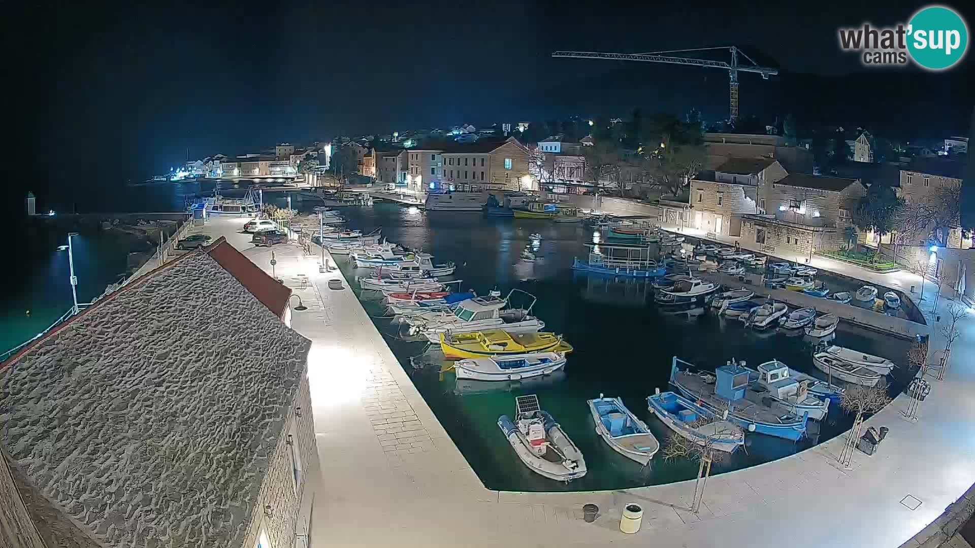 Webcam porto di Bol – Vista live sulla Riva e Marina