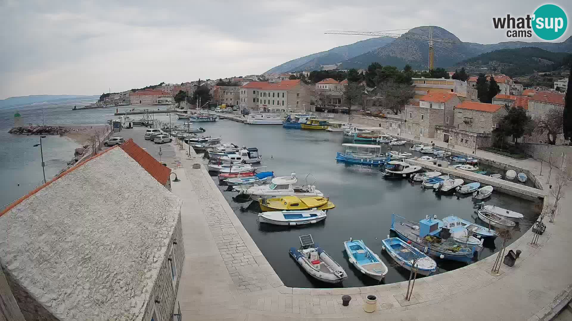 Webcam porto di Bol – Vista live sulla Riva e Marina