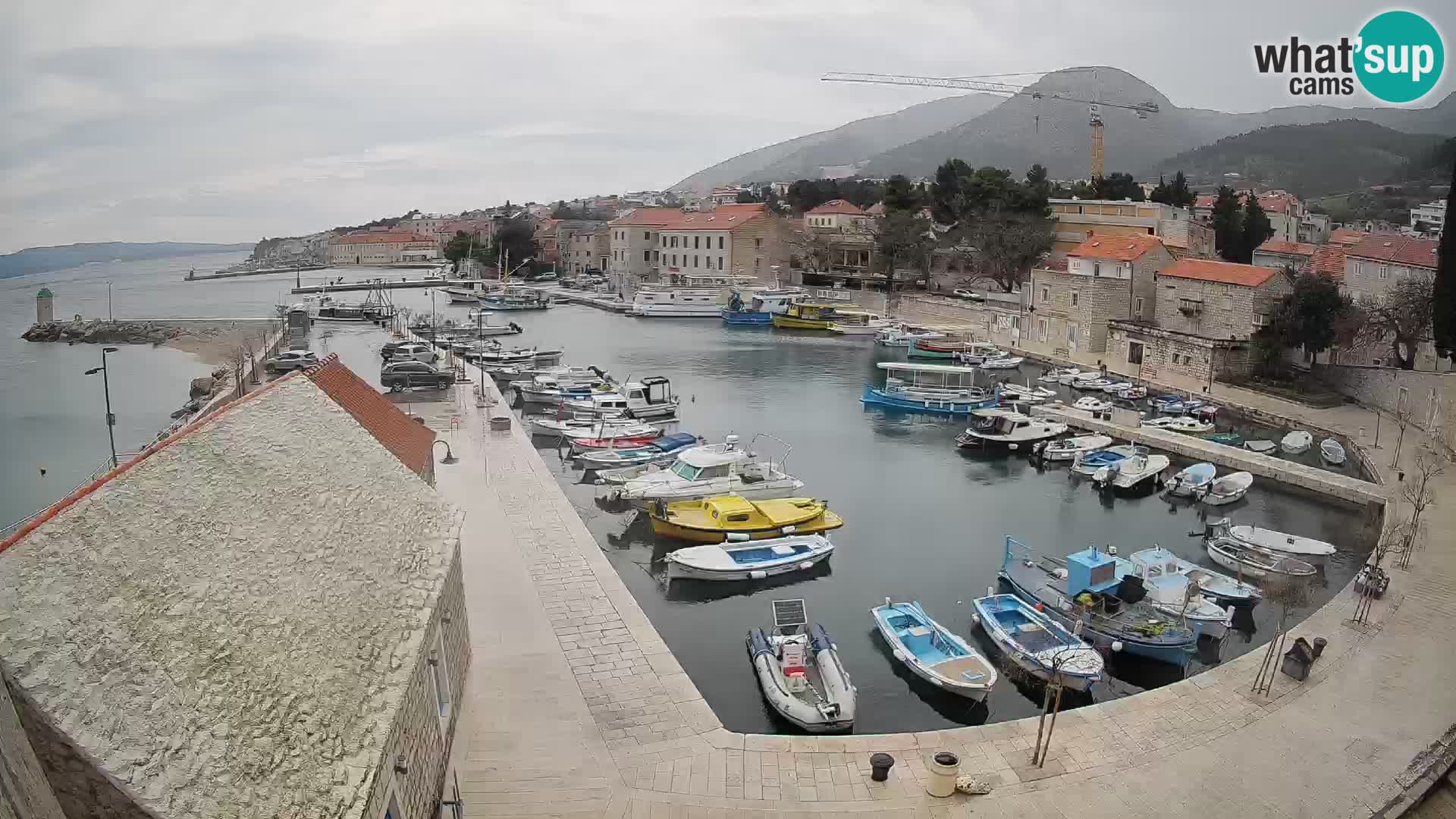 Webcam porto di Bol – Vista live sulla Riva e Marina