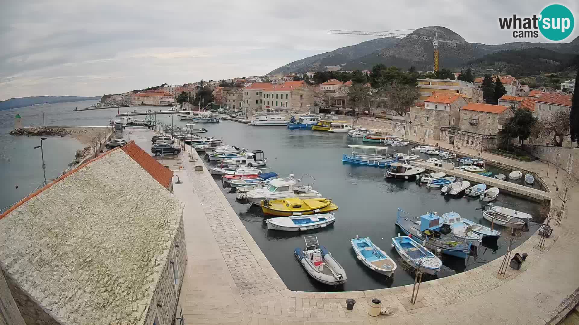 Webcam porto di Bol – Vista live sulla Riva e Marina