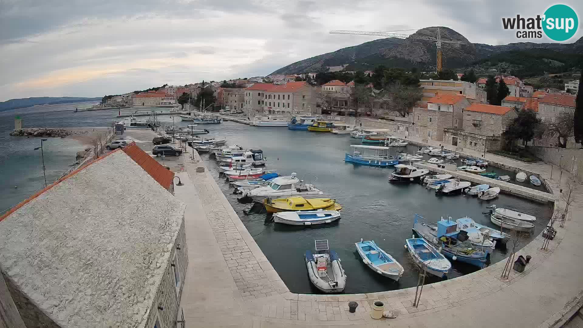 Webcam porto di Bol – Vista live sulla Riva e Marina