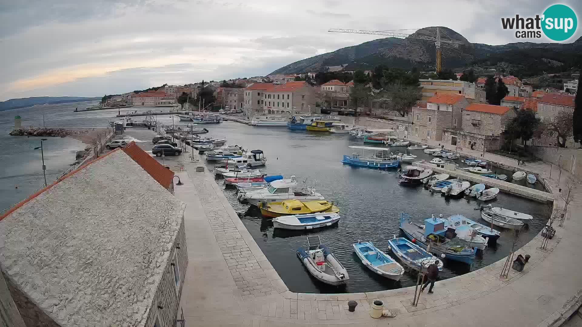 Webcam porto di Bol – Vista live sulla Riva e Marina