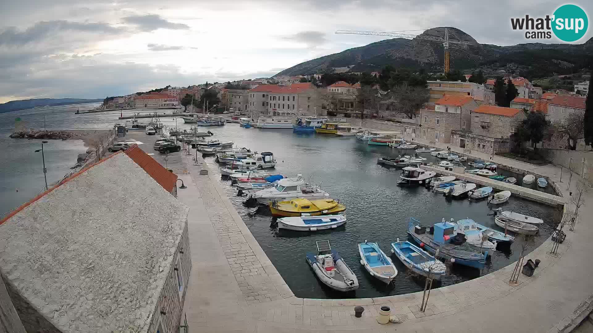 Webcam porto di Bol – Vista live sulla Riva e Marina