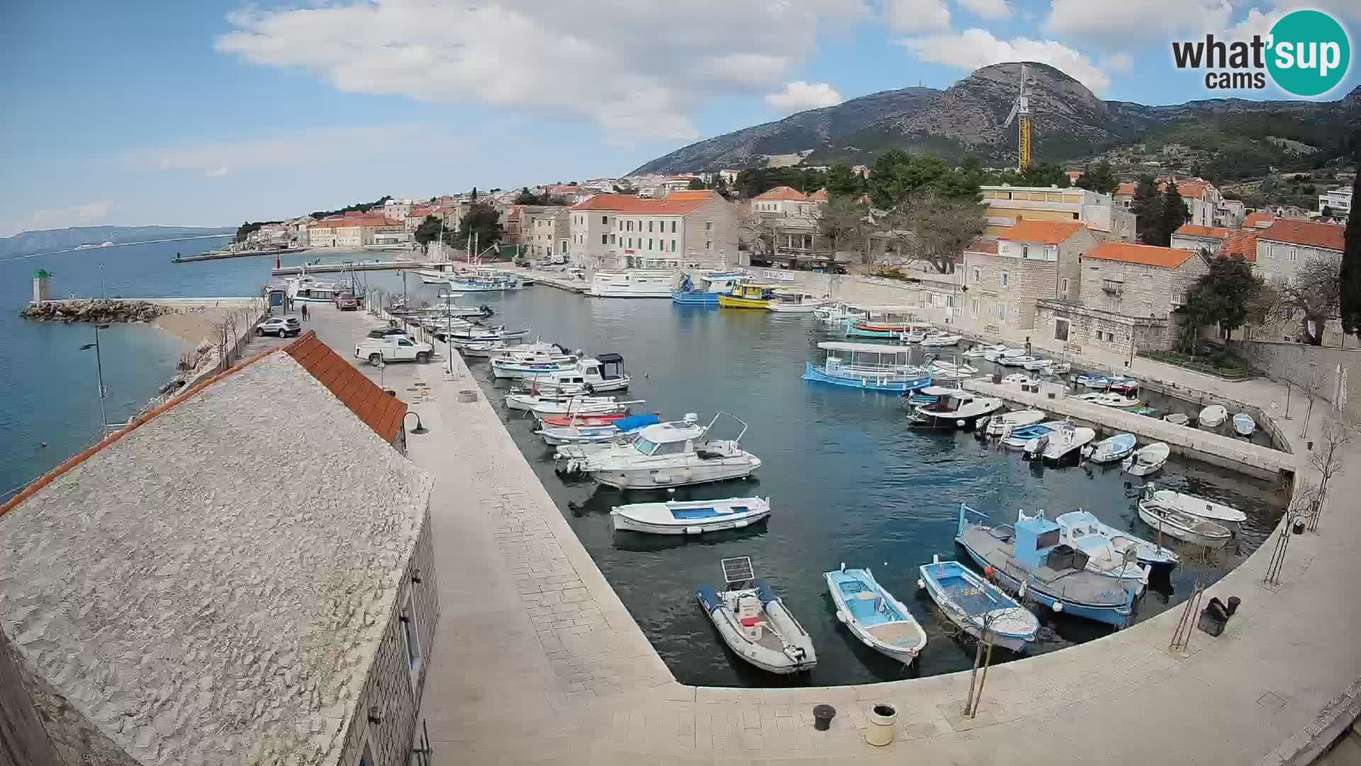Webcam porto di Bol – Vista live sulla Riva e Marina