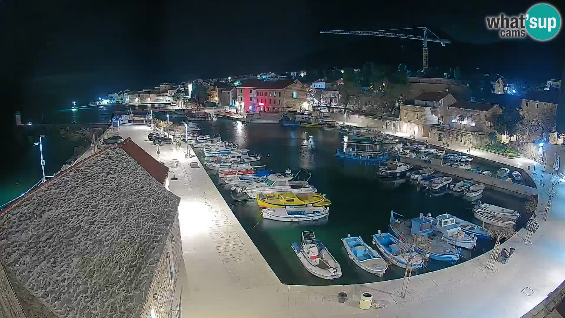 Webcam porto di Bol – Vista live sulla Riva e Marina