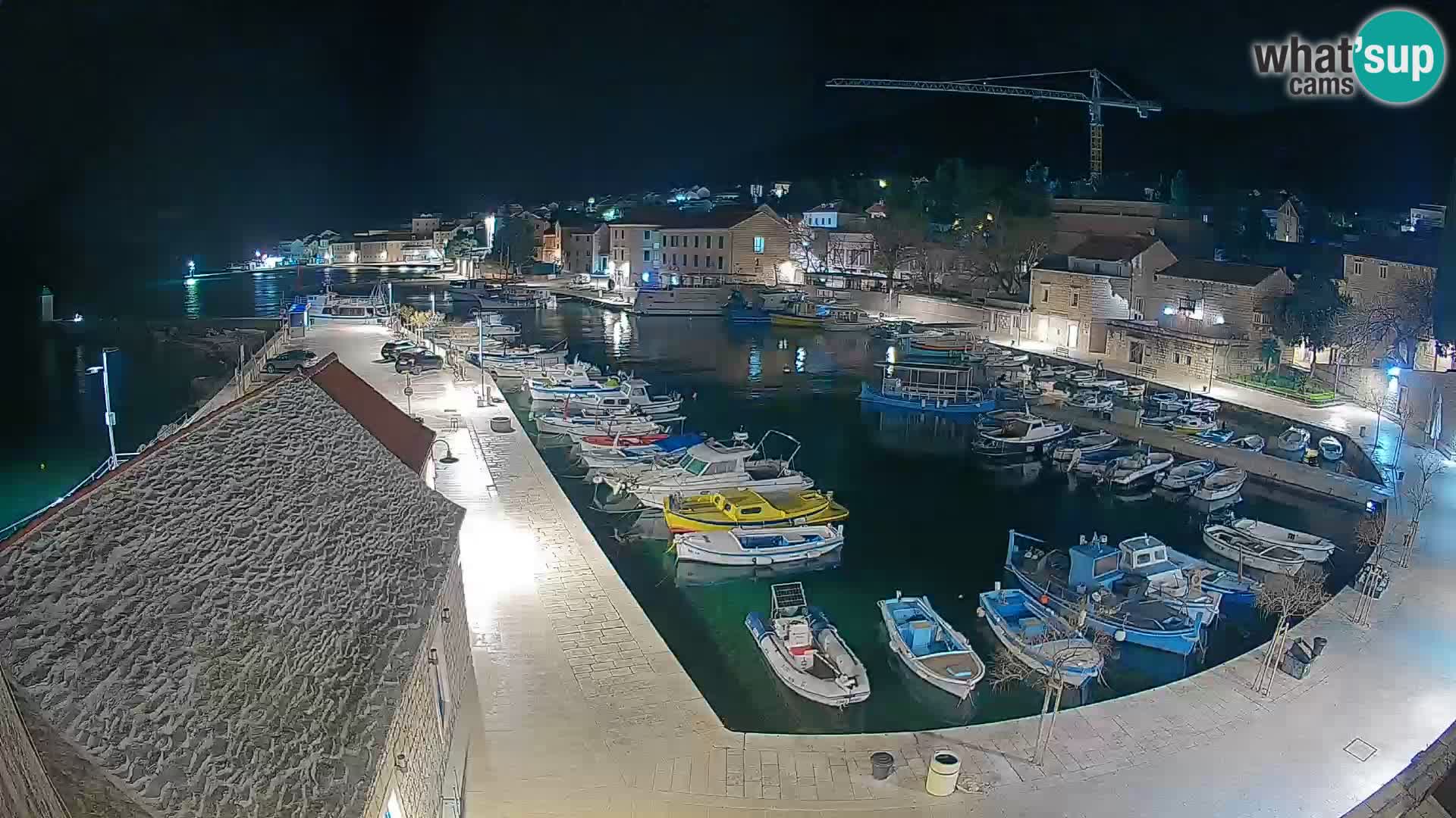 Webcam porto di Bol – Vista live sulla Riva e Marina