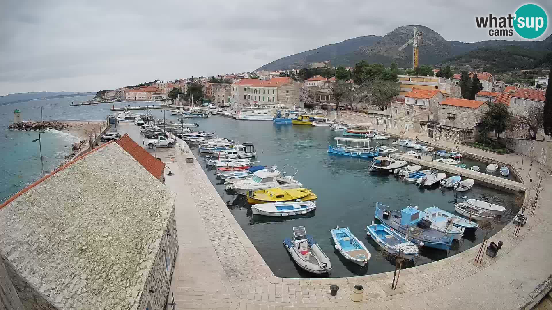 Webcam porto di Bol – Vista live sulla Riva e Marina