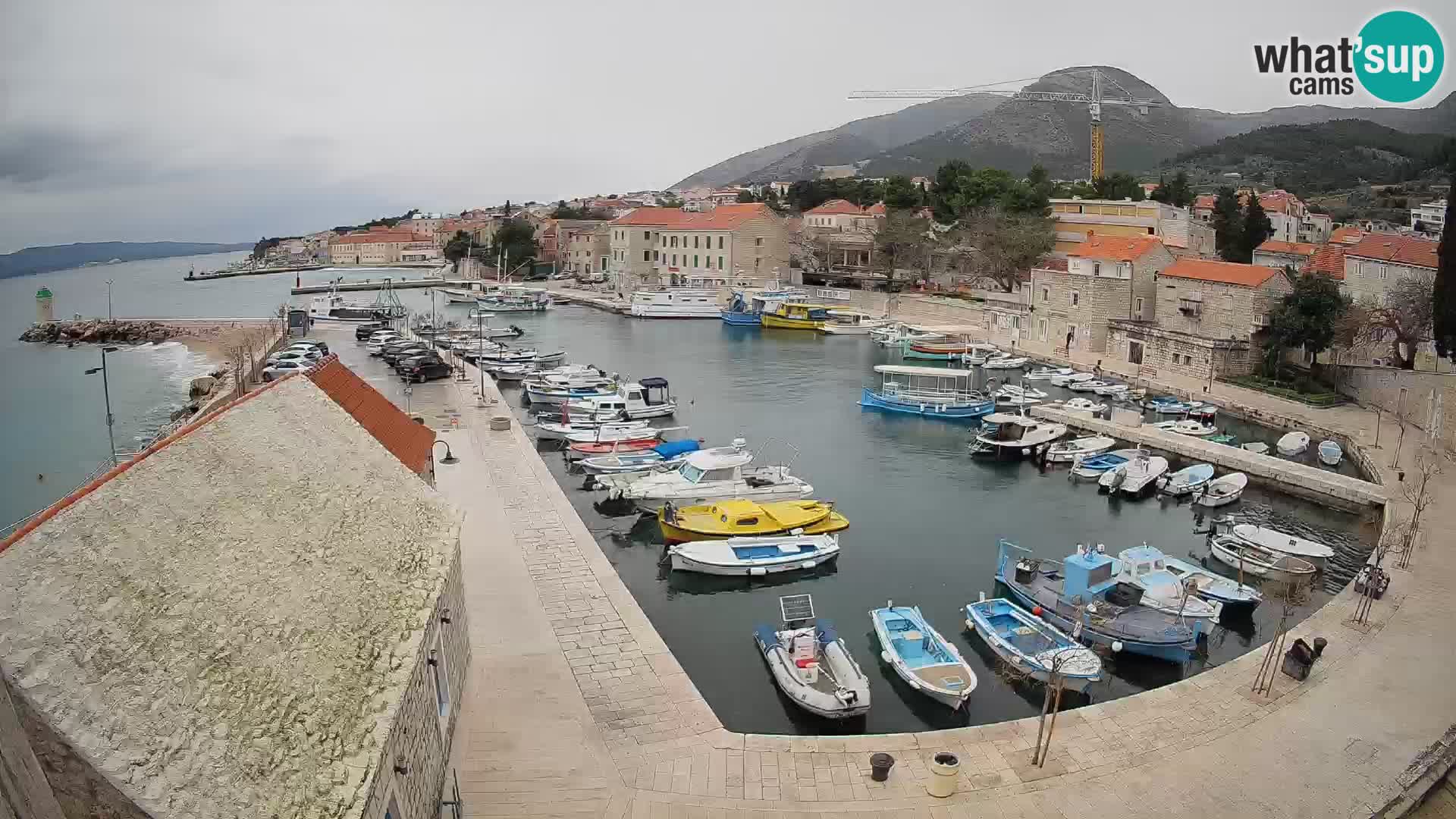 Webcam porto di Bol – Vista live sulla Riva e Marina