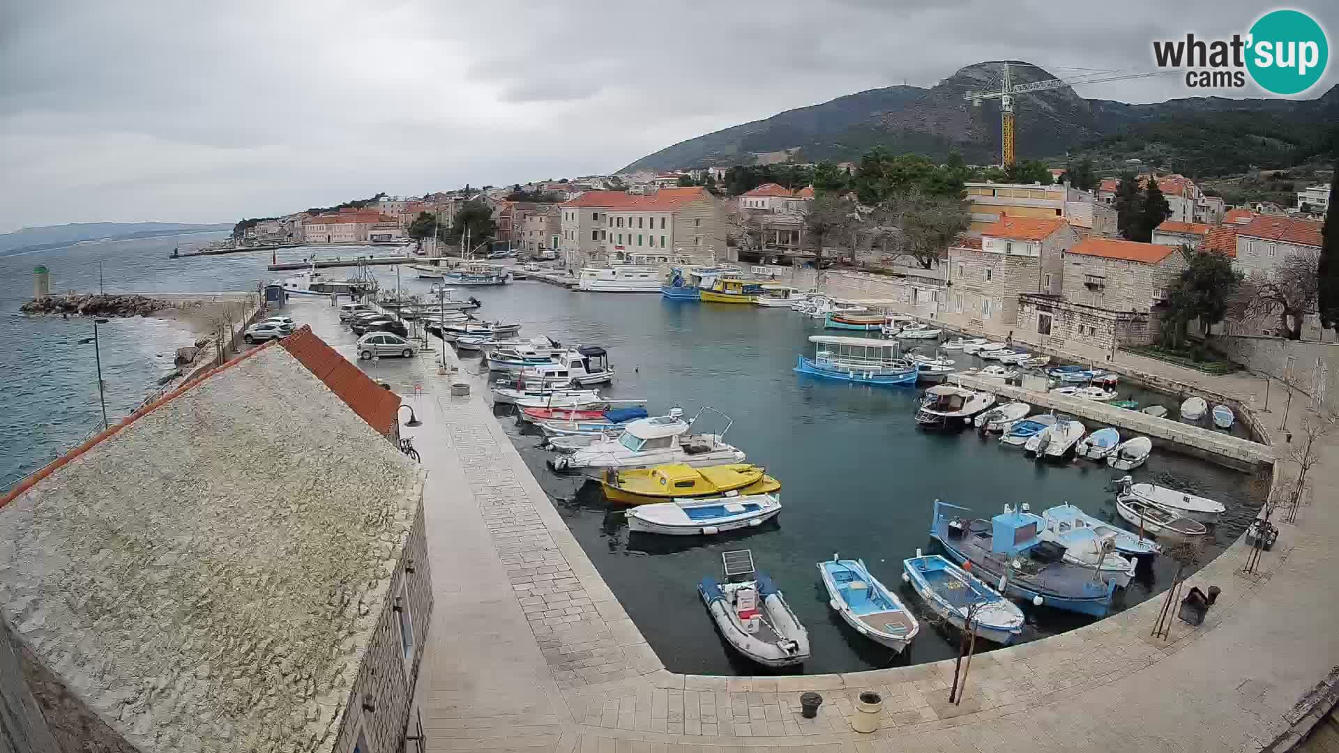 Webcam porto di Bol – Vista live sulla Riva e Marina
