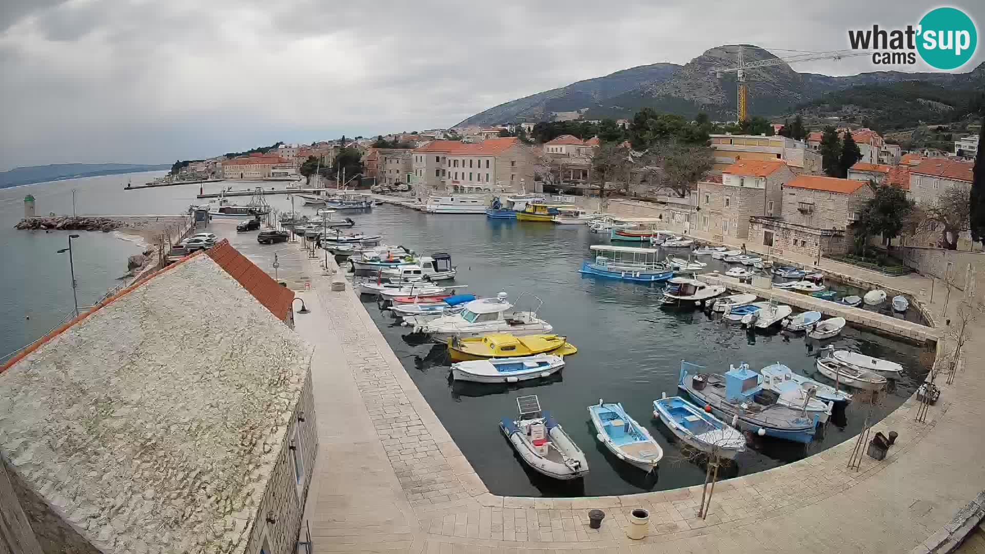 Webcam porto di Bol – Vista live sulla Riva e Marina