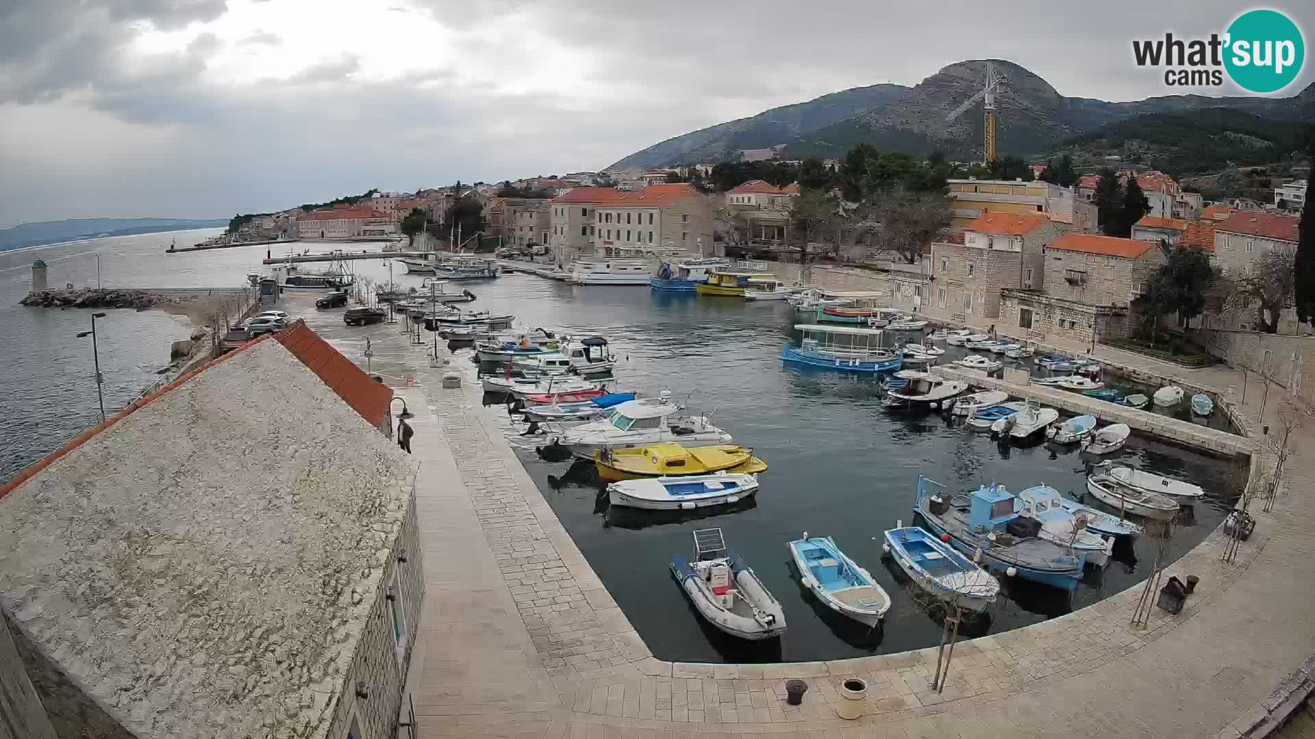 Webcam porto di Bol – Vista live sulla Riva e Marina
