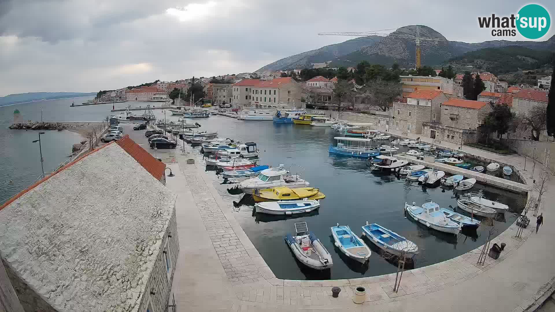Webcam porto di Bol – Vista live sulla Riva e Marina