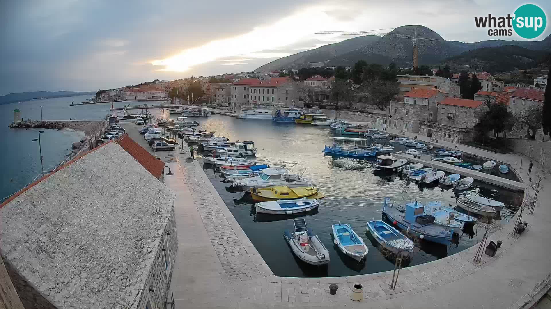 Webcam Bol Harbour – Live View of Bol Riva & Marina