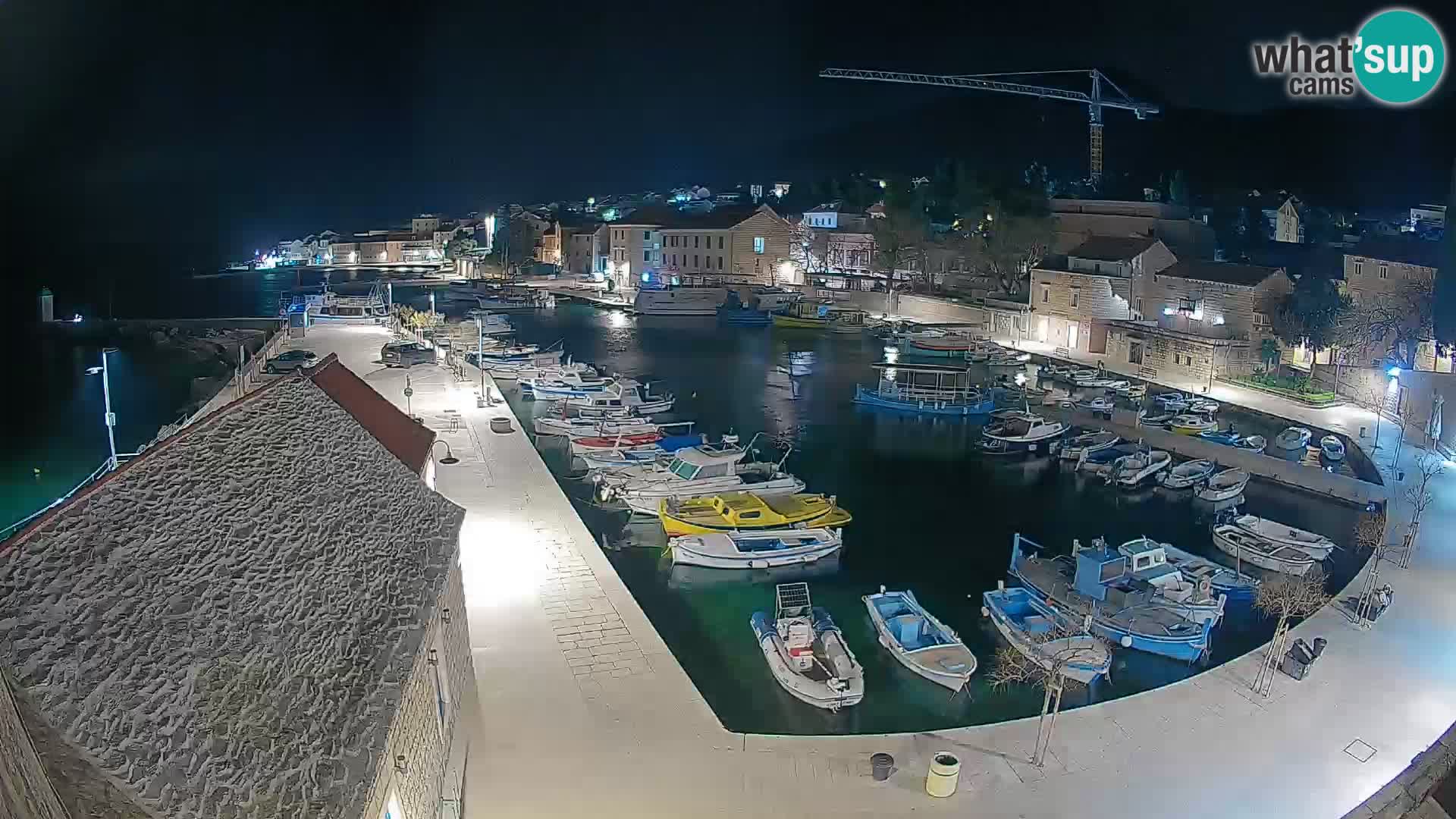 Webcam porto di Bol – Vista live sulla Riva e Marina