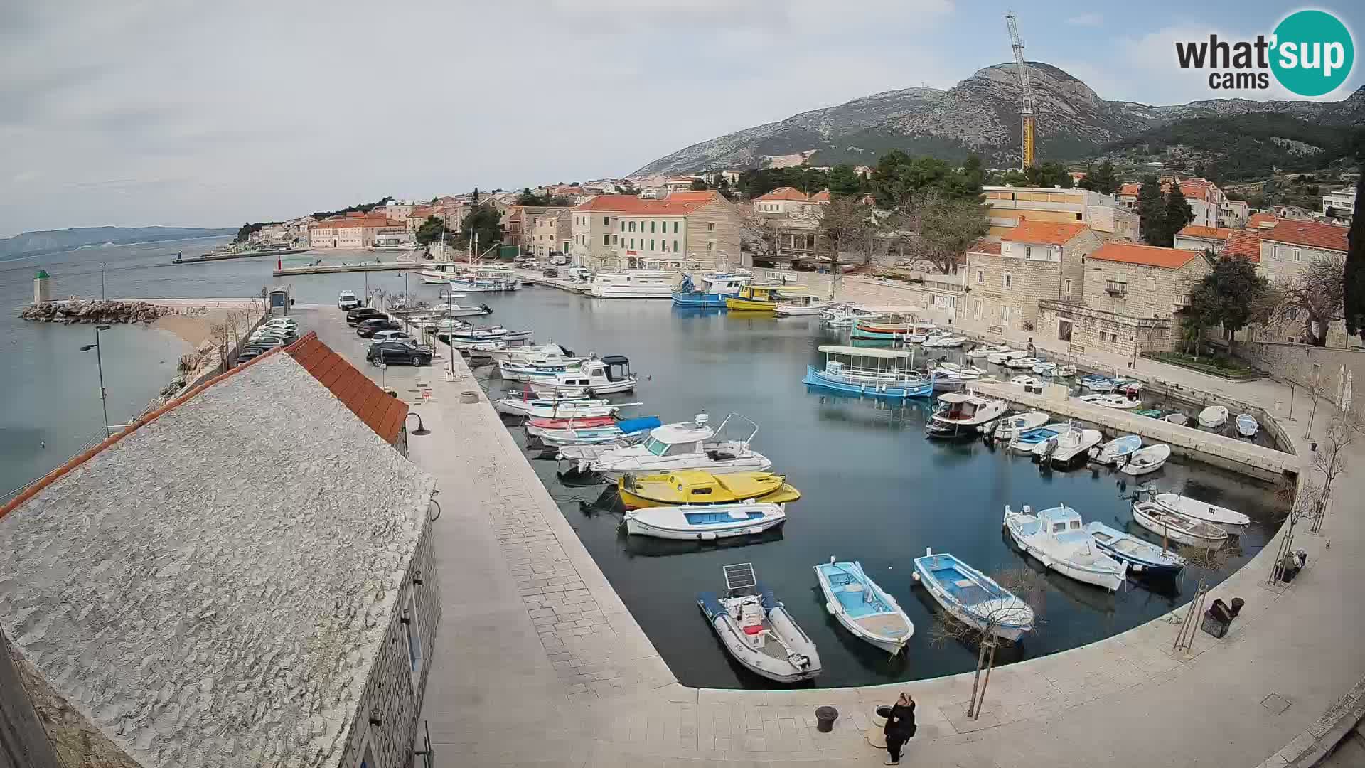 Web kamera Bol Riva – Pogled uživo na luku i marinu