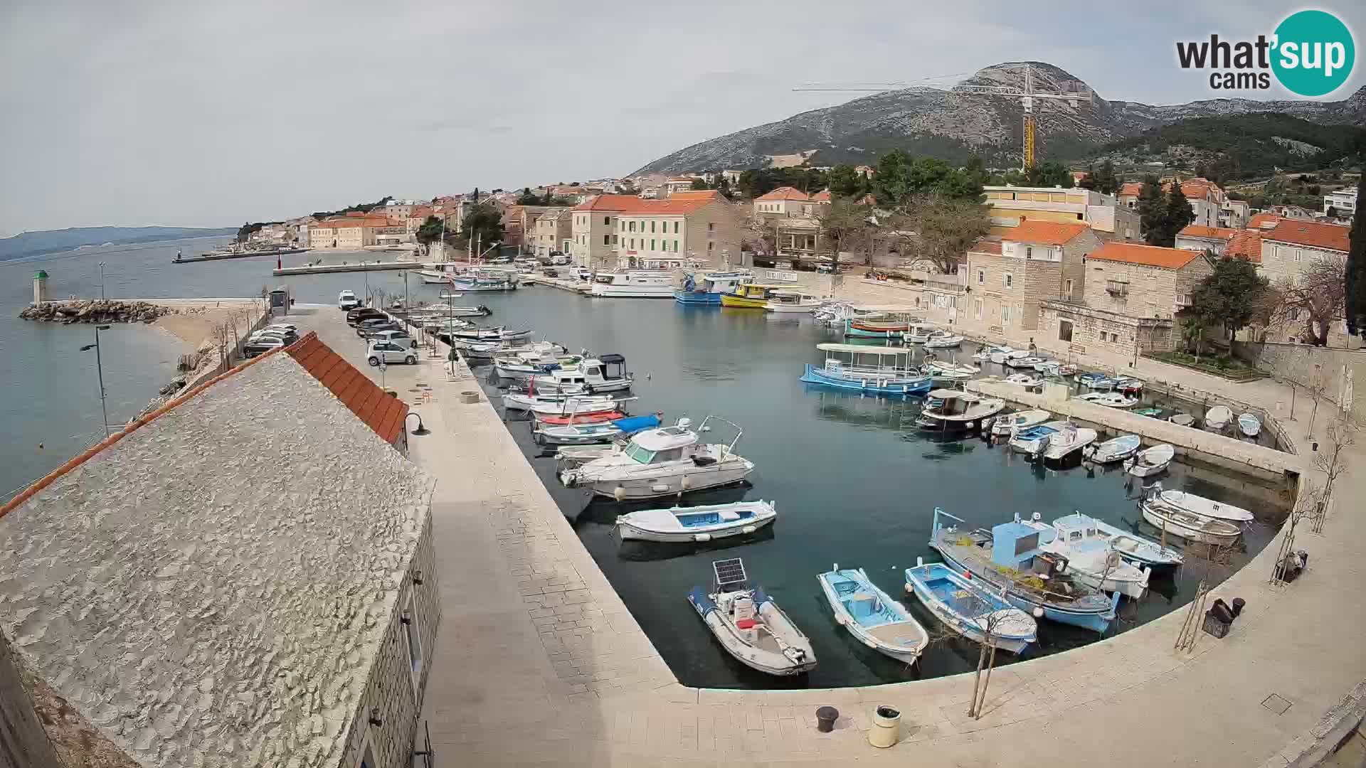 Webcam porto di Bol – Vista live sulla Riva e Marina